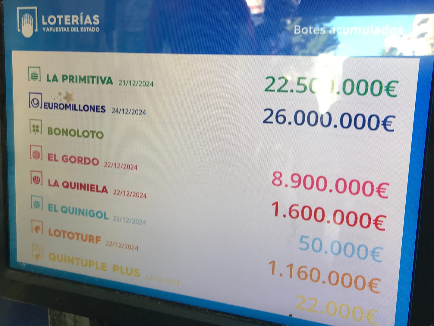 Spanish National Lottery total amounts shown on computer screen.