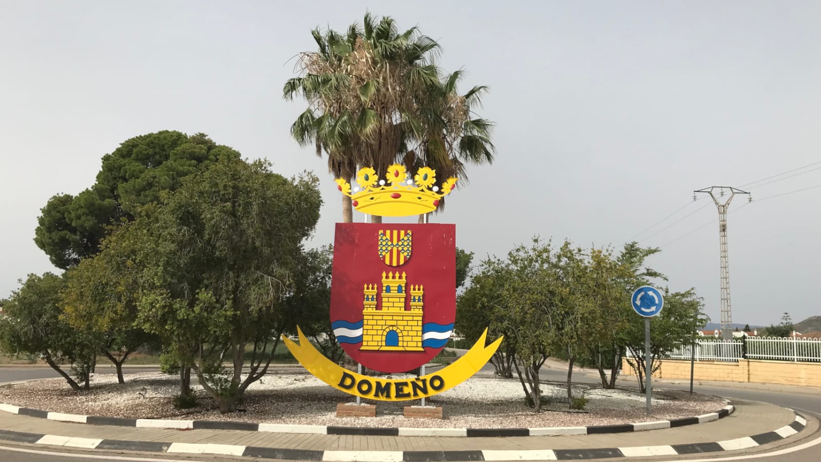 Domeño's coat of arms in the roundabout