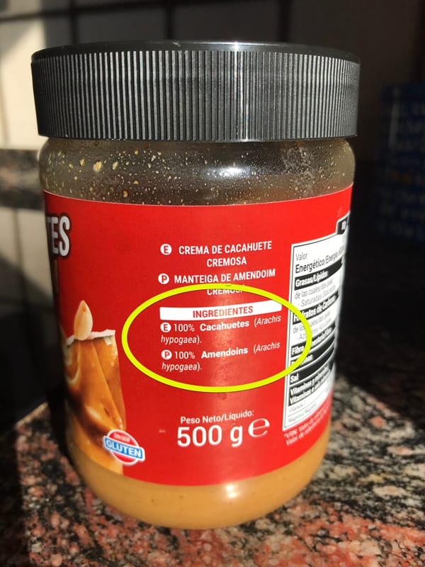 A jar of peanut butter showing the only ingredientes are peanuts - or "cacahuetes" in Spanish.